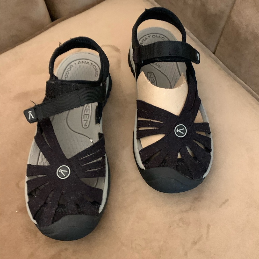 Brand New KEEN Sandals Sz 5